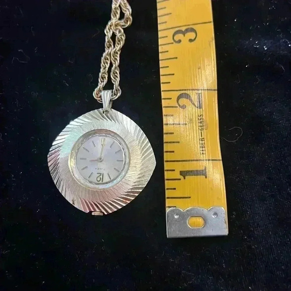 Vintage Timex Lady Pendant - Picture 6 of 6